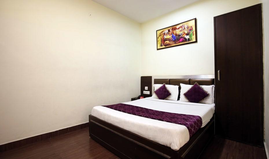 Hotel Star Metro By Grb 3*